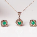 Vintage emarald pendant set